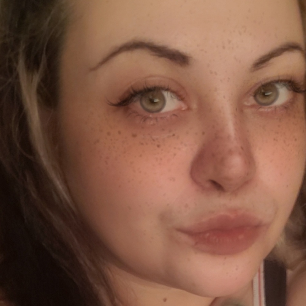 Meet your Posher, Alexis